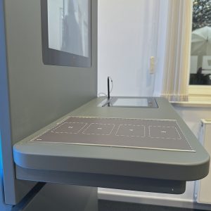 Nahaufnahme der Scanfläche eines digitalen Kundenterminals